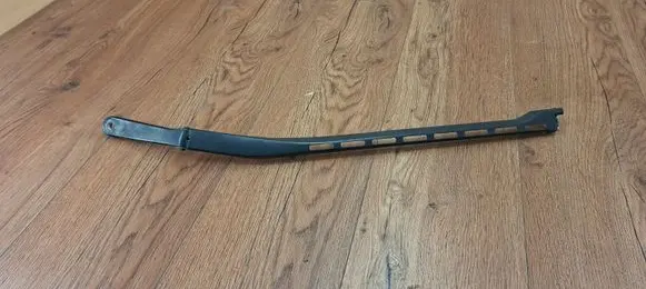 Front wiper blade arm