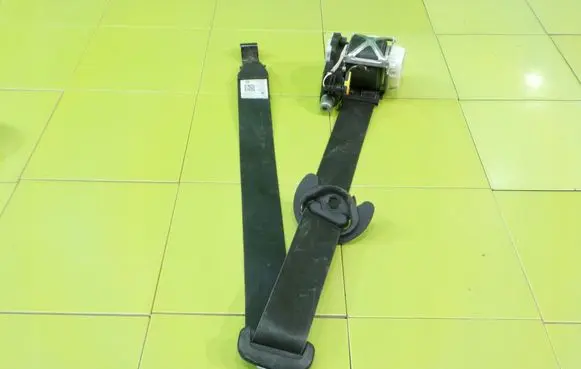 Volkswagen Polo V 6R Front seatbelt 34035270 BEZPIECZENSTWA