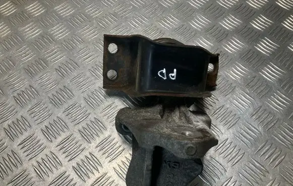 Nissan Juke I F15 Engine mount bracket 