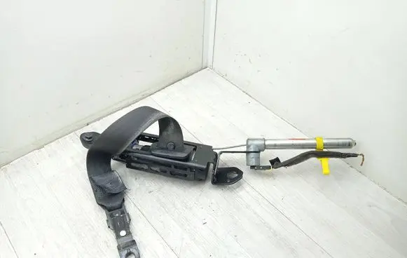 Volvo V70 Front seatbelt