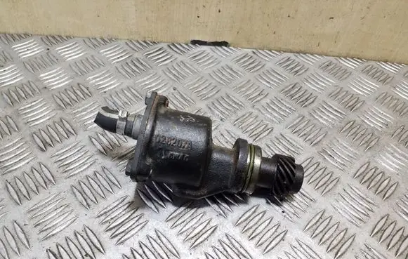 Volkswagen PASSAT B4 Vacuum pump 028207A