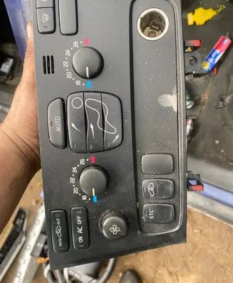 Volvo V70 Climate control unit 8691876