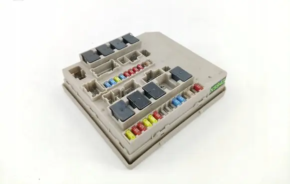 Renault Clio III Fuse module 902663A