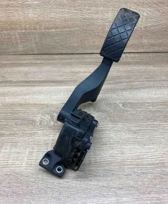 Volkswagen Golf IV Accelerator throttle pedal 1J1721503J