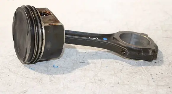 Mercedes-Benz C W203 Piston with connecting rod 82L86
