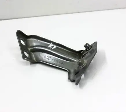 Volkswagen Jetta VII Fender mounting bracket 17A821137