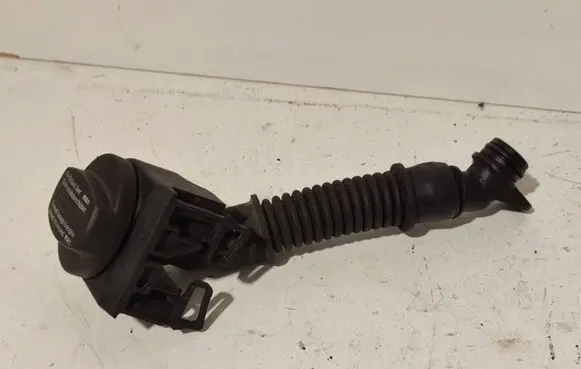 Mercedes-Benz B W245 Oil fill pipe A6400100369