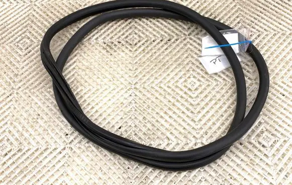 Opel Grandland X Rubber seal front door (on door) 