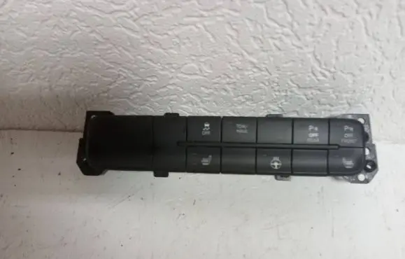 Ram 1500 Center console control module 0316000227664004 P68247634AA 68247634AA