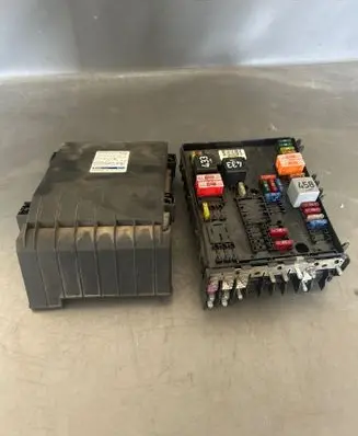 Audi A3 S3 8L Fuse module 1K0937124H
