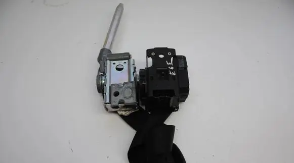 Volkswagen Eos Rear seatbelt 3305263
