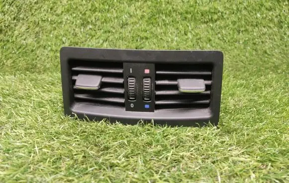 BMW 3 E90 E91 Rear air vent grill 7210639 721063902 7129556