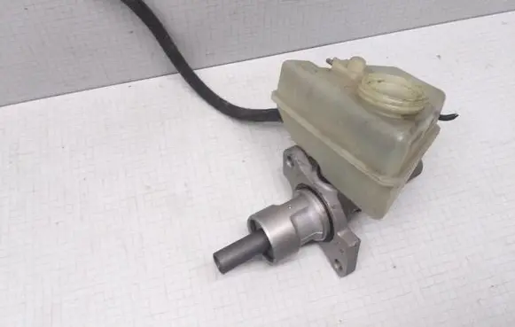 Mercedes-Benz C W202 Master brake cylinder A2024300202
