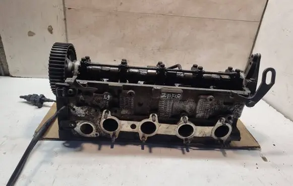 Opel Zafira B Engine head 55193091