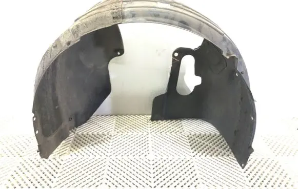 Front wheel arch liner splash guards