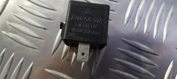 Mercedes-Benz C W202 Other relay A0025421319 V23134-B52-X336