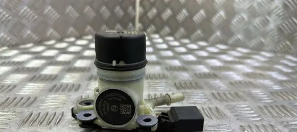 Mercedes-Benz E W212 Adblue pump F01C250151 F01C070013 911412E