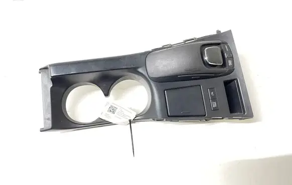 Lexus CT 200H Center console