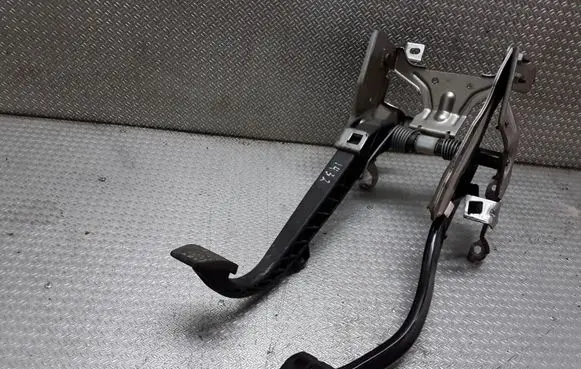Opel Meriva A Pedal assembly 