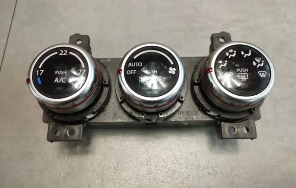 Suzuki SX4 Climate control unit 3951079J02