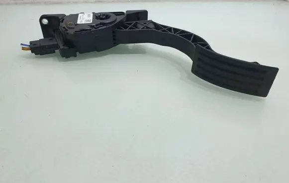 Volvo V40 Accelerator throttle pedal 31280595