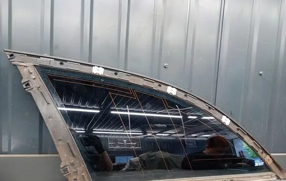 Mercedes-Benz E W211 Rear side window