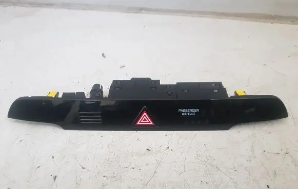 Hyundai Tucson TL Hazard light switch 93700D7800