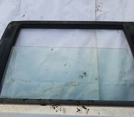 Nissan X-Trail T30 Rear door window glass
