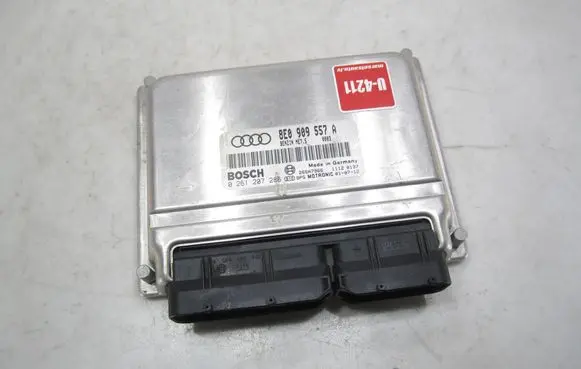 Audi A4 S4 B6 8E 8H Engine control unit/module 8E0909557A 26SA7966 0261207286