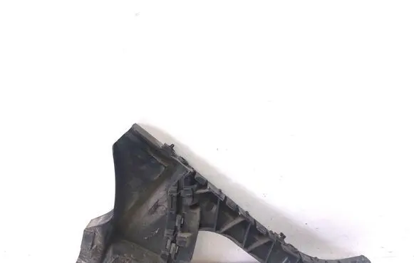 Rear bumper mounting bracket