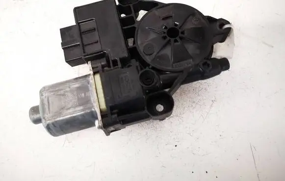 Volkswagen Golf VII Rear door window regulator motor 5Q0959812A