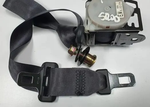 Mazda 323 F Middle seatbelt (rear) BJ3DCTR