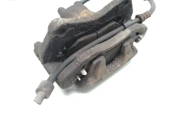 Mitsubishi Lancer VIII Front brake caliper
