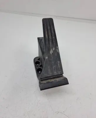Accelerator throttle pedal