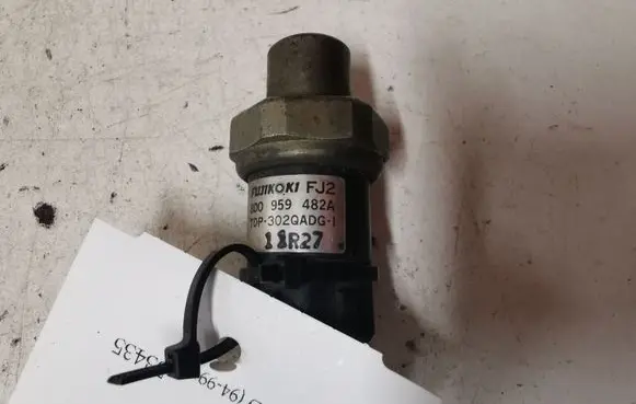 Audi A4 S4 B5 8D Air conditioning (A/C) pressure sensor 8D0959482A TDP302QADG1