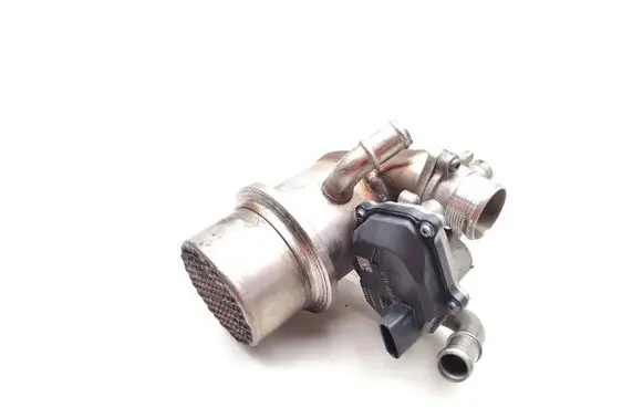 Audi Q3 8U EGR valve cooler 04L131501M 04L131512 A2C96089300