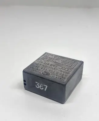 Volkswagen PASSAT B5.5 Other relay 5KG00656804