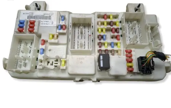 Ford Focus Fuse module 97RA000001 97RA012108 308519200802