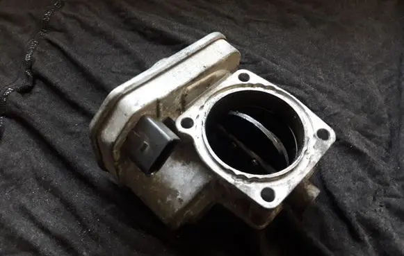 Opel Zafira C Engine shut-off valve 8981052101