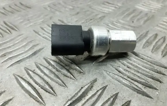 Volkswagen PASSAT B6 Air conditioning (A/C) pressure sensor 1J0959126