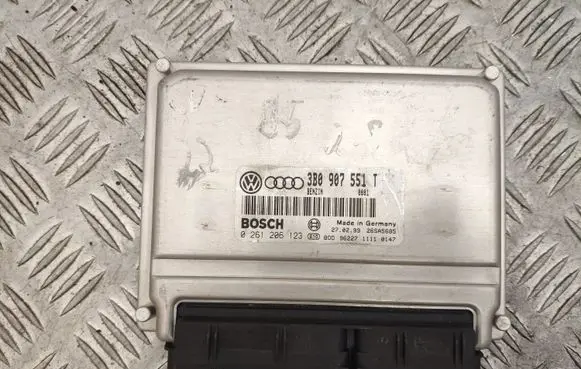 Audi A4 S4 B5 8D Engine control unit/module 3B0907551T