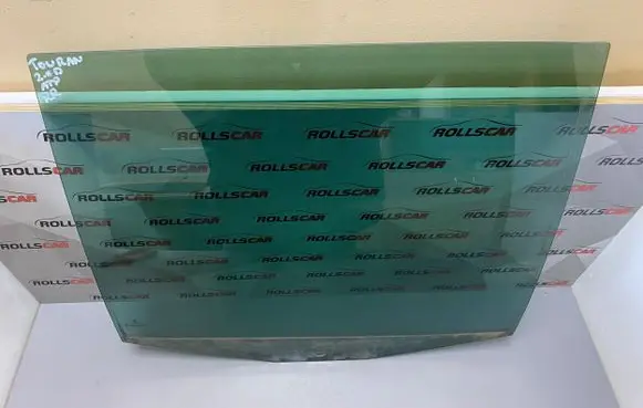 Volkswagen Touran I Rear side window 43R001595