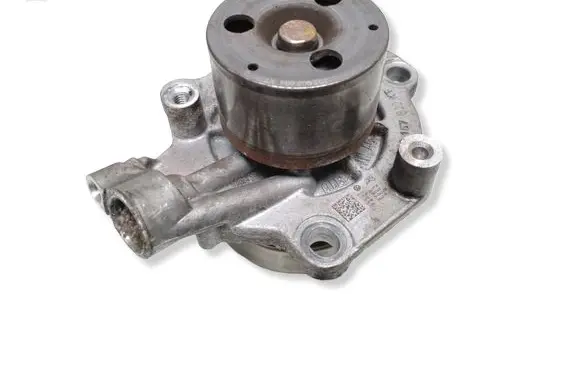 Volkswagen PASSAT B8 Water pump 010157802KT