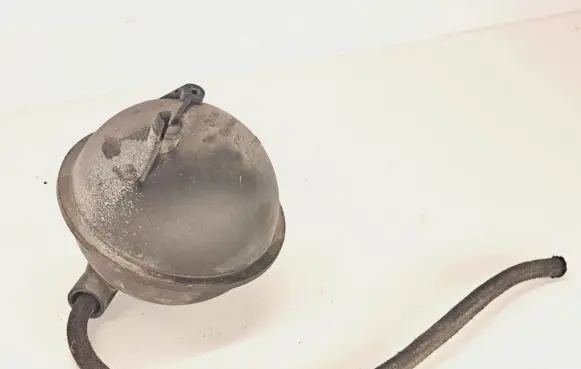 Vacuum air tank
