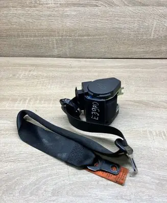 BMW 5 E39 Front seatbelt 8217390 RIGHTSIDE