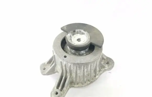 Mercedes-Benz C W205 Engine mount bracket A2052406617