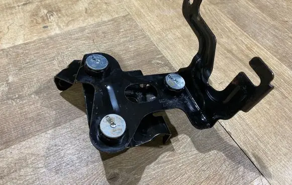 Jaguar XE ABS pump bracket GX732C325DD GGZMA 913180