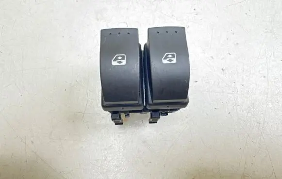 Renault Laguna II Electric window control switch 315049B