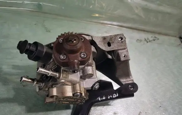 Peugeot 208 I Fuel injection high pressure pump 9688499680