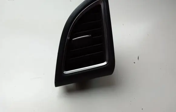 Honda CR-V Dashboard side air vent grill/cover trim 77610T0AA1